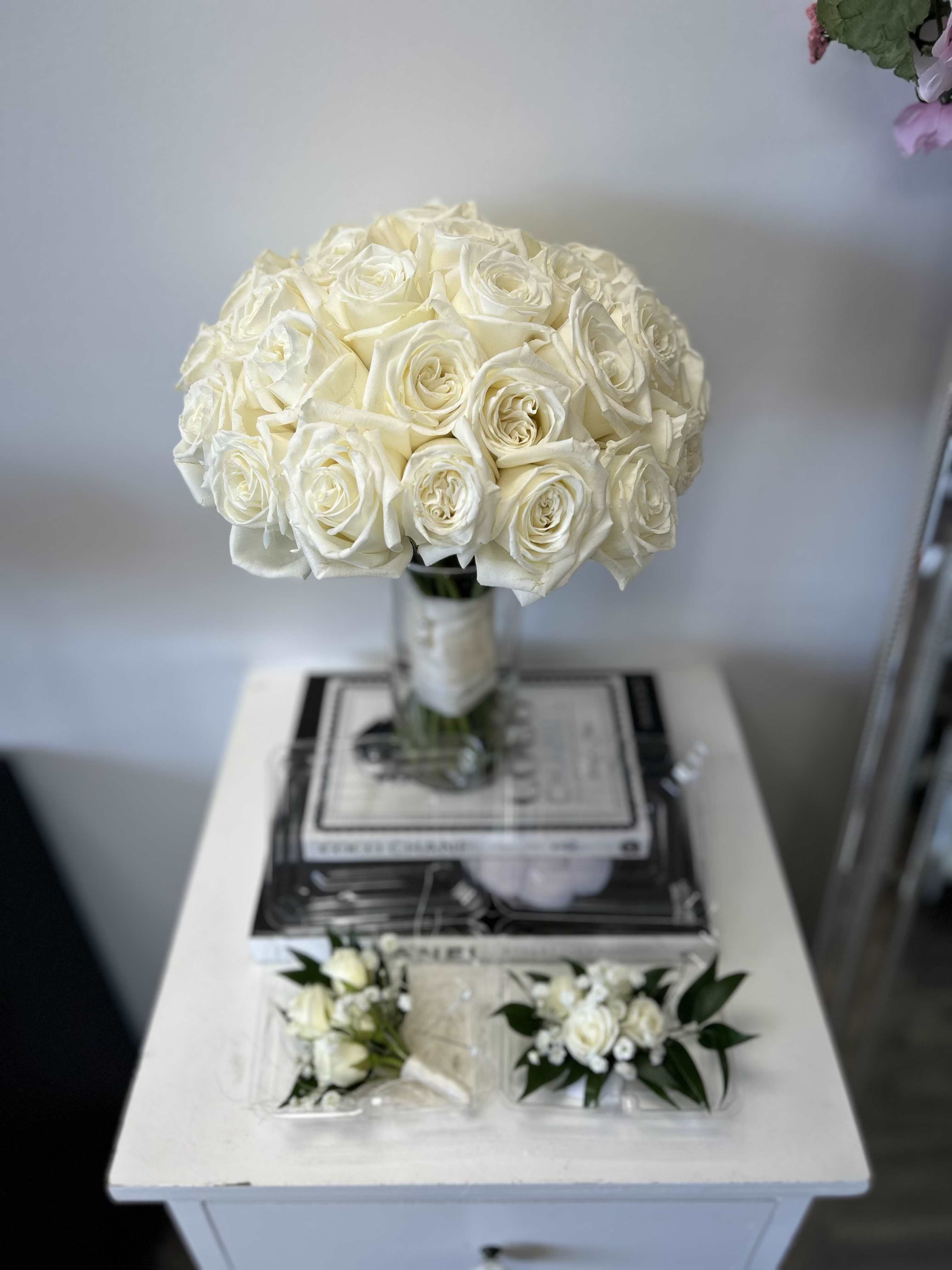 Bridal Bouquet - Make your wedding day unforgettable with a custom bridal bouquet designed to match your unique style and vision. Our luxury bridal bouquets are handcrafted using premium fresh flowers. Whether you’re planning a romantic garden wedding, modern ceremony, boho celebration, or timeless classic event, we create elegant wedding flowers tailored to your color palette and theme.  Each bridal bouquet is carefully arranged with attention to detail, texture, and floral quality to ensure a stunning statement as you walk down the aisle. We specialize in custom wedding florals, bridal bouquets, bridesmaid bouquets, and wedding flower arrangements for ceremonies and receptions.  Bridal bouquets start at $250, with custom wedding flower packages available for larger events and full-service floral design.   *BOUTONNIÈRES, CORSAGES AND BRIDESMAID BOUQUETS SOLD SEPERATELY* 