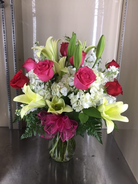 Bouquet of pink roses and white lilies in a glass vase