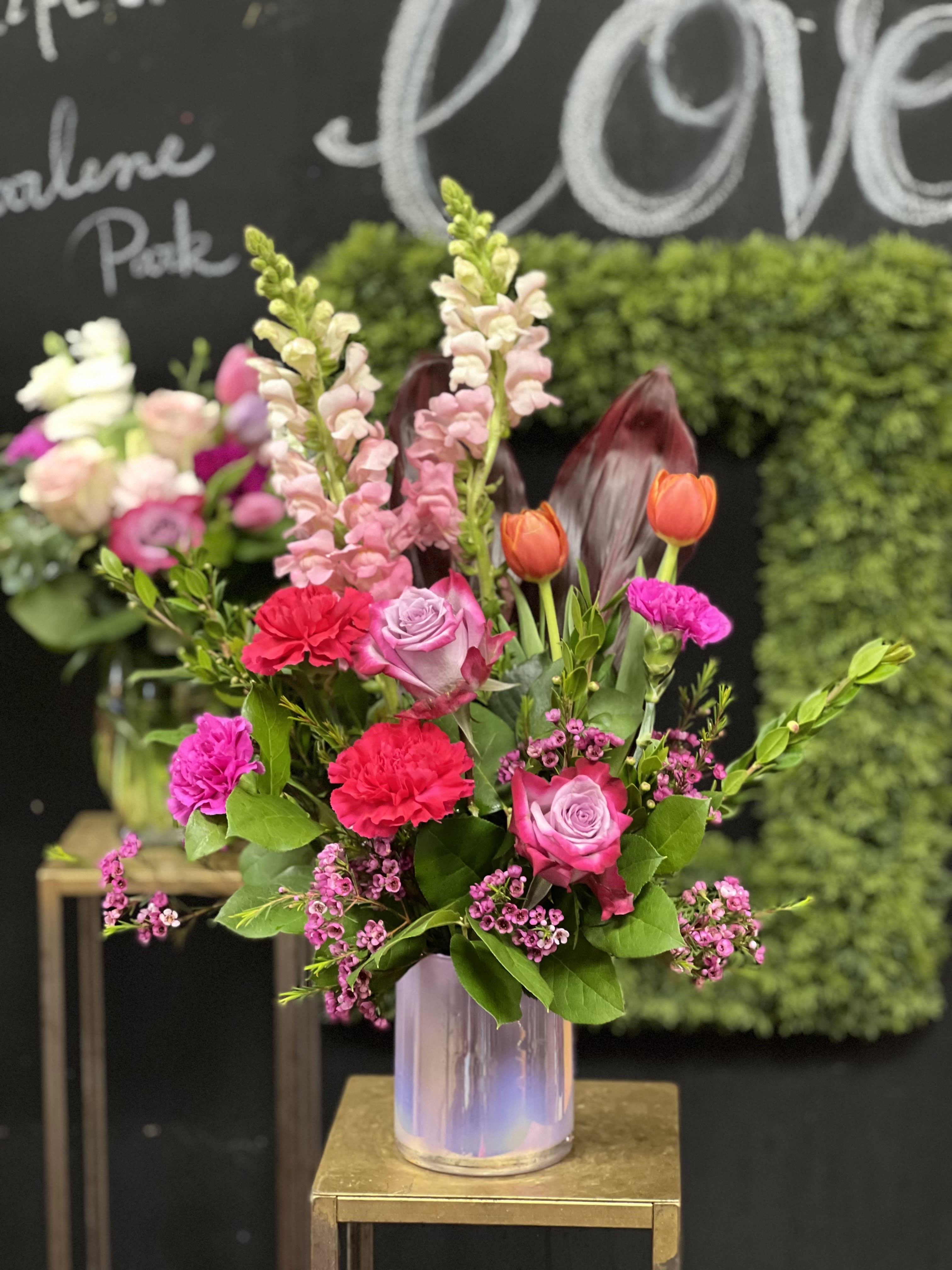 Pink and orange mixed bouquet in a glass vase
