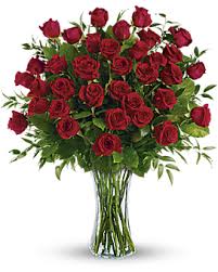 Bouquet of red roses in a clear glass vase