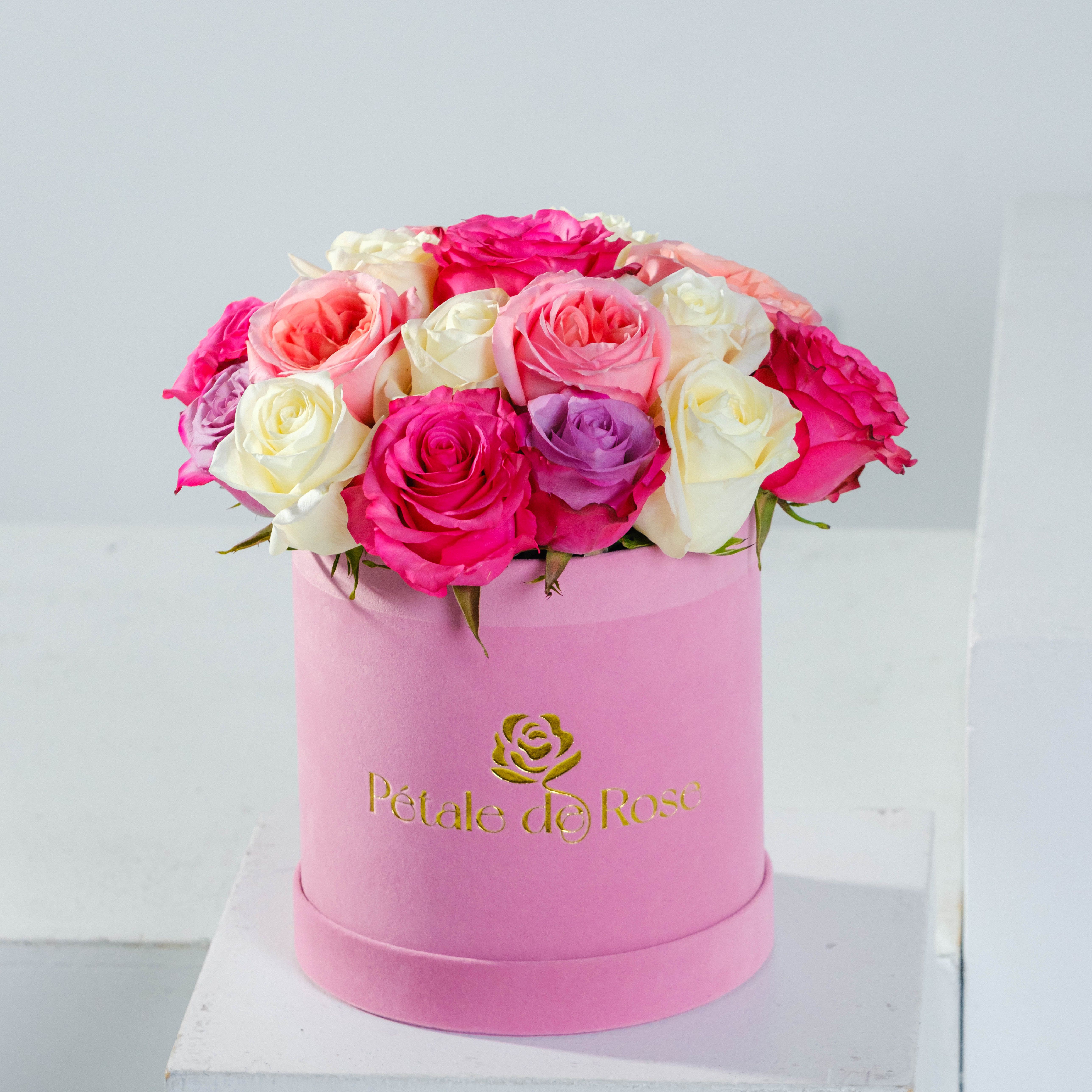 Medium Pinky Boxy  - Our most delicate box with premium mixed roses Perfect for special occasions 