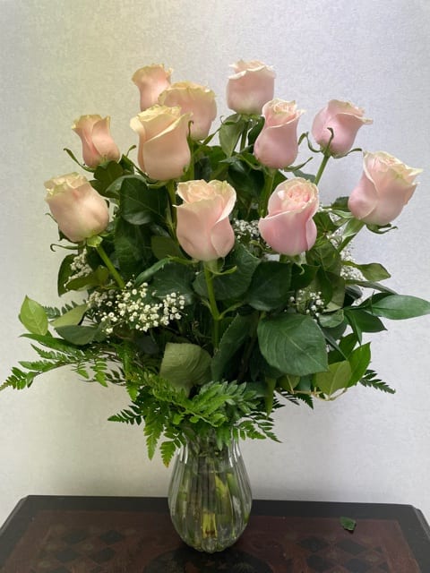 Pretty in Pinks Rose Bouquet  - The Pretty in Pink Rose Bouquet is a perfect expression of your love. Our finest pink roses are perfectly accented and arranged in a clear glass vase.