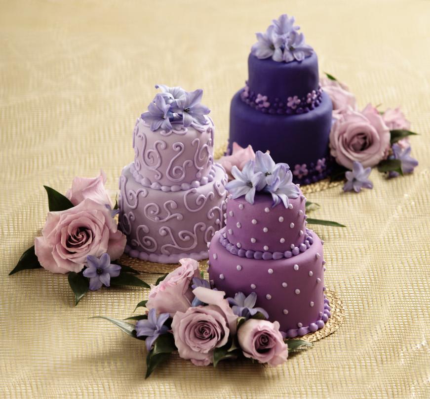 FTD Veronica Mini Cake Decor - The FTDÂ® Veronicaâ¢ Mini Cake DÃ©cor is a simply divine way to accent   multiple cakes at your reception. Set the standard at your wedding by   having cakes set at each individual guest table all decorated with fresh   lavender spray roses and purple hyacinth stems. A fun and innovative   way to celebrate! Cakes not included. Arrangements are intended for 3   cakes 2-3 inches in diameter having a maximum of 2 layers.   