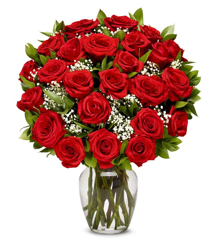 Bouquet of red roses in a clear glass vase