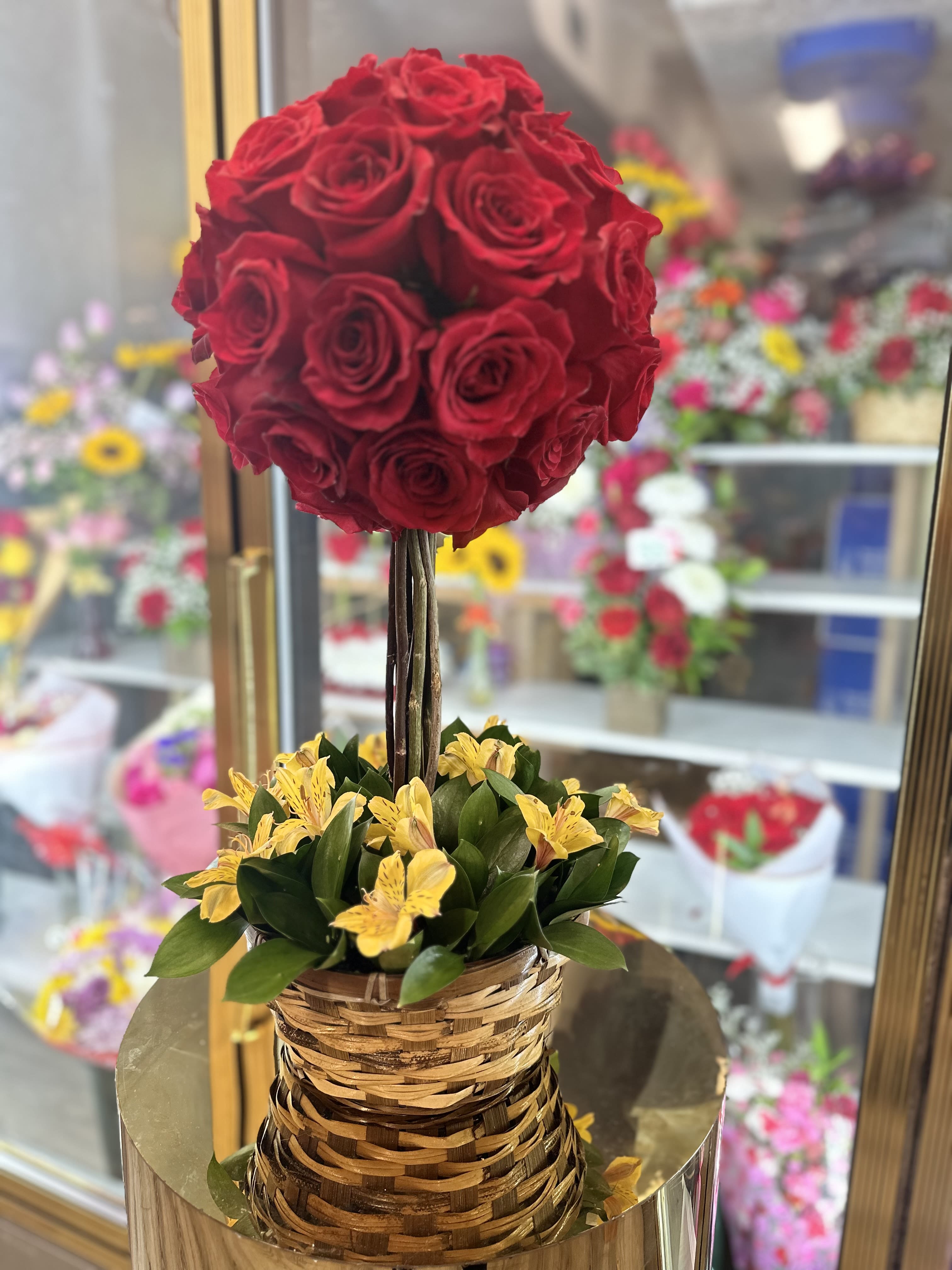 ROSES BALL  - red rouses 