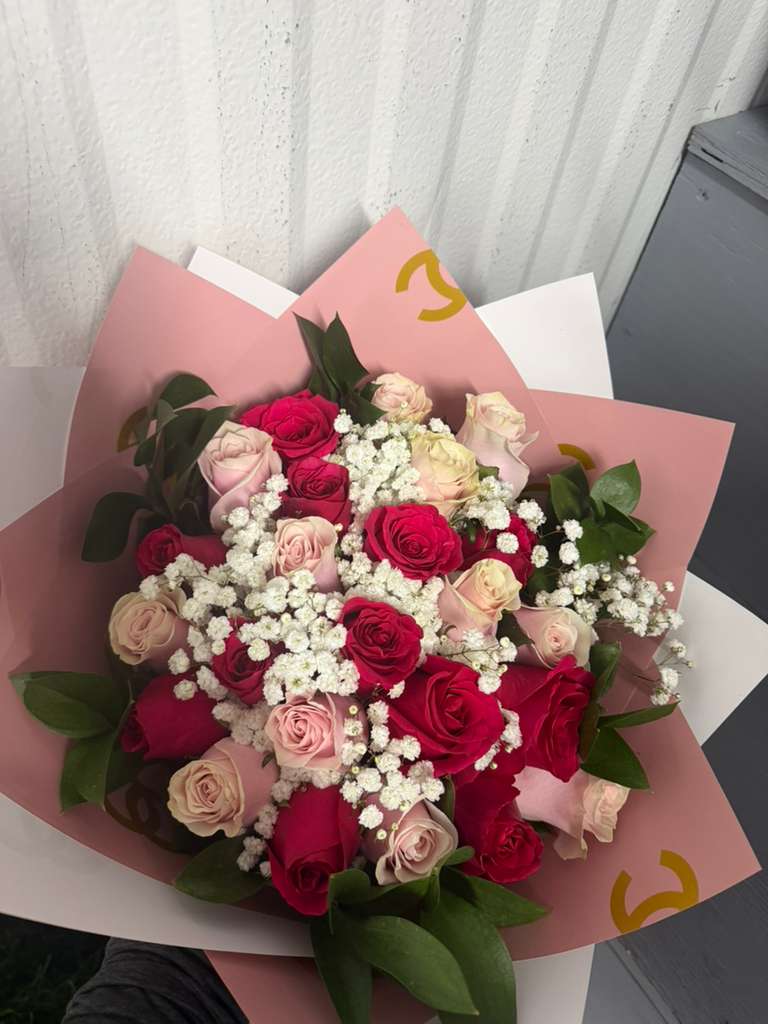 25 mix pink roses - Elegant bouquet of 25 roses, ideal as a gift for any occasion