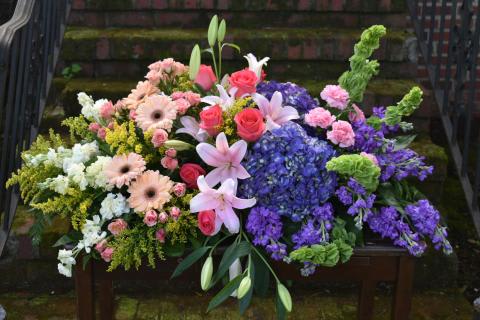 Garden of Memories Casket Cover - A Beautiful arrangement that look like you stepped right into an English garden. 