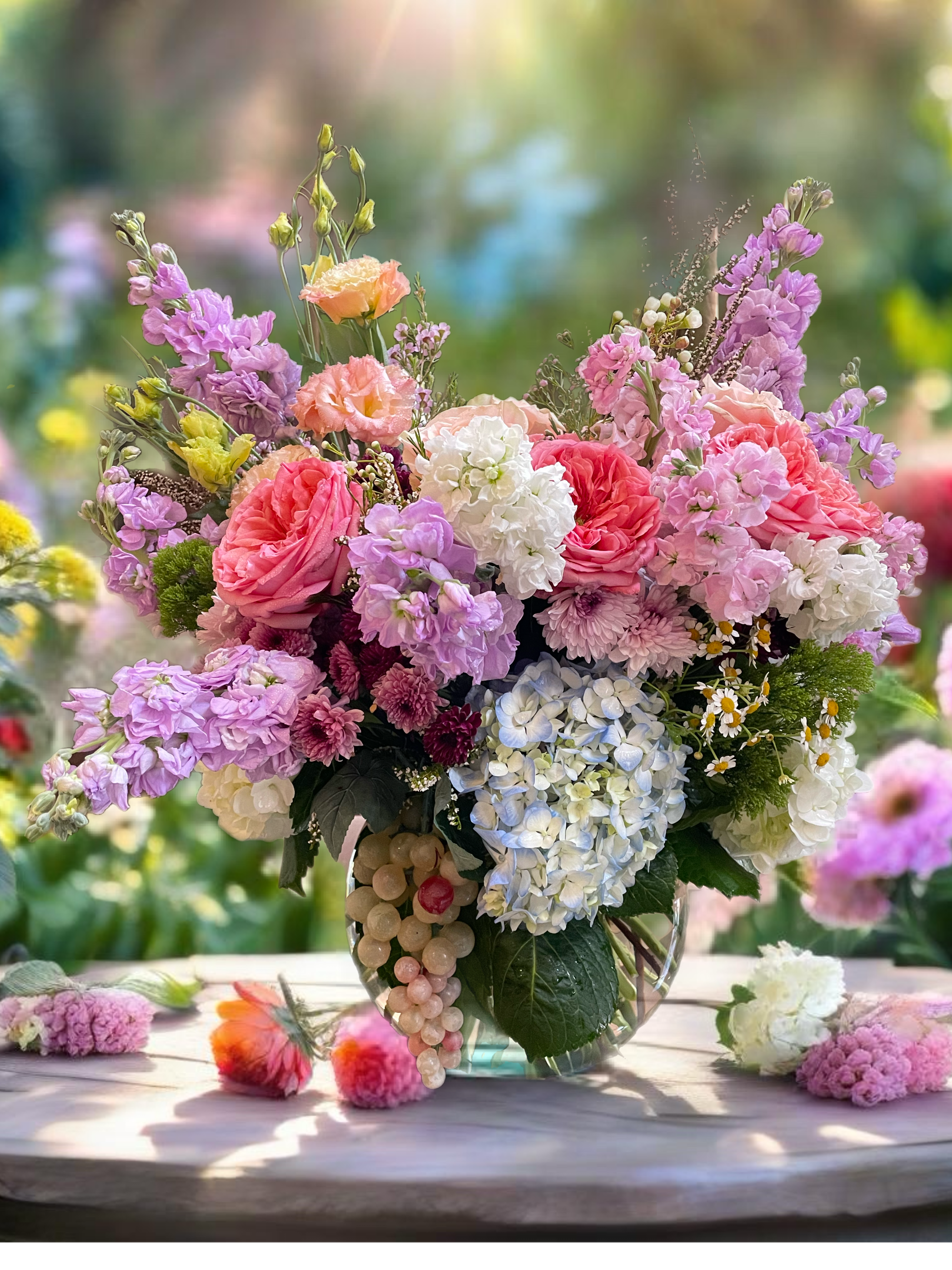 Giverny Garden ! - In a garden inspired by Monet’s masterpiece, this arrangement blooms with the essence of Giverny’s enchanting beauty. A vibrant medley of garden blooms comes together in a harmonious dance. Each bloom contributes its unique melody to this lush composition, radiating the joy and energy of a sunlit garden.   This arrangement captivates the senses and uplifts the spirit, a living testament to nature's artistry. Perfect for gifting, housewarming, or simply bringing the spirit of spring into your home.   Even on the gloomiest days, this stunning bouquet offers a much-needed reminder of the warmth and vibrancy of spring.