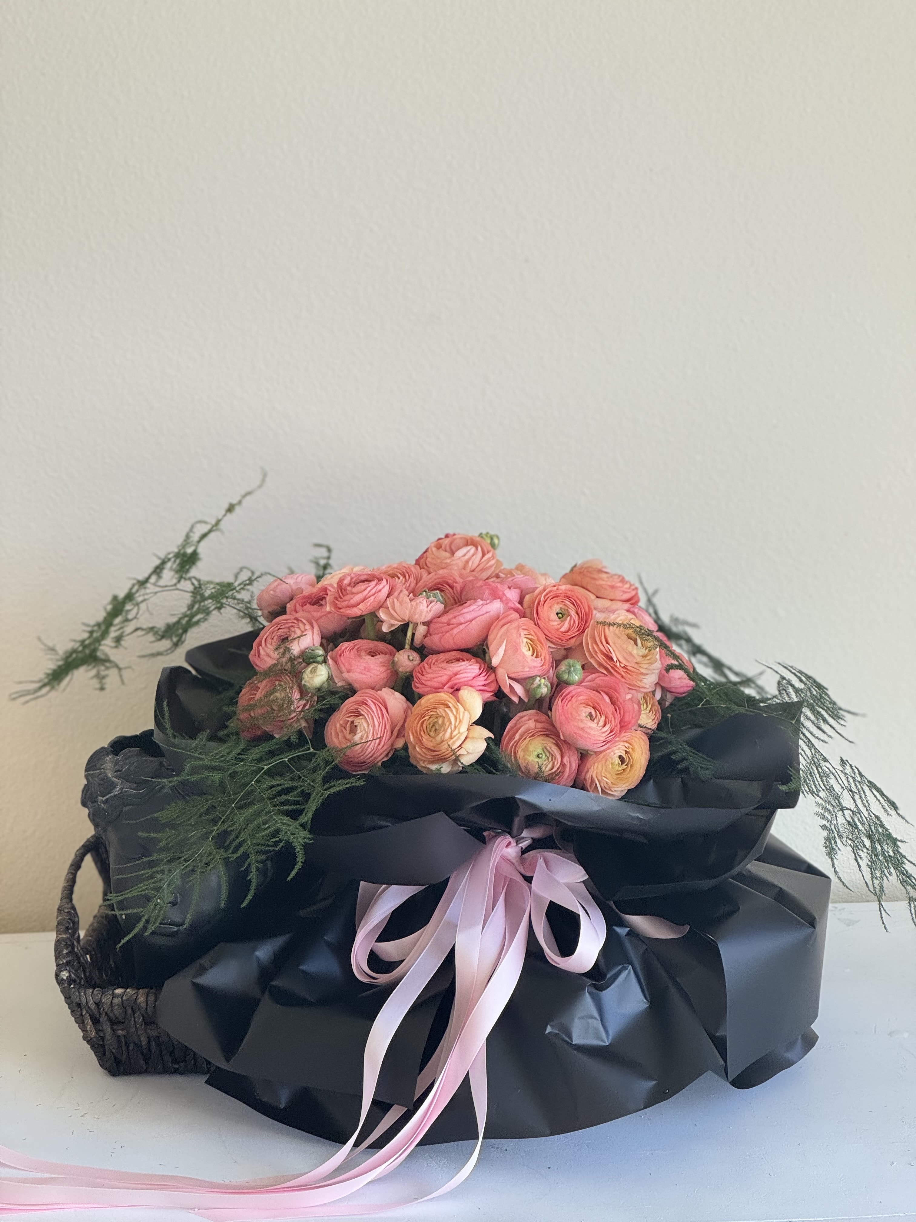 Bouquet with peach ranunculus - Bouquet with peach ranunculus