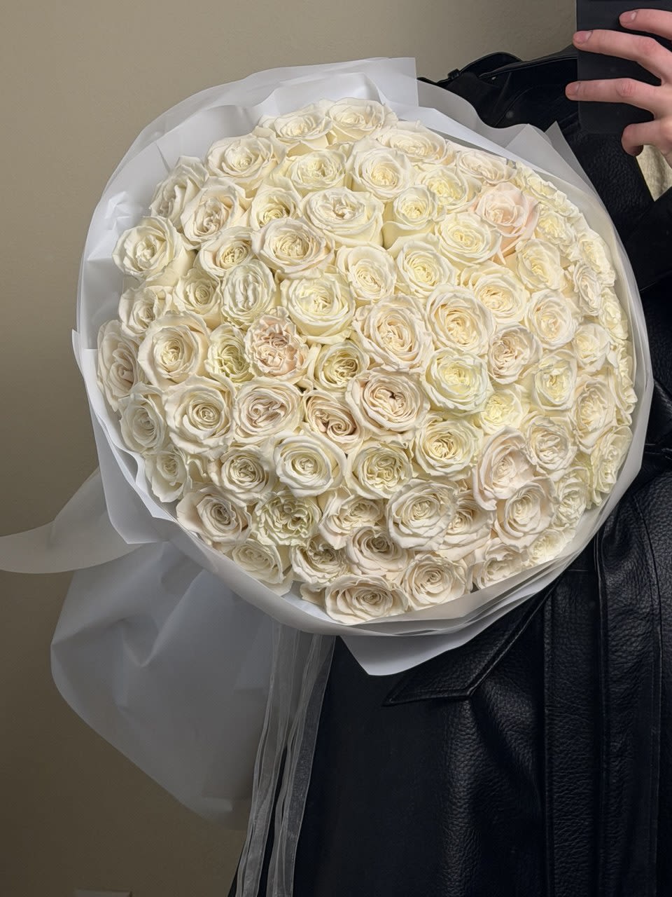 70 White Peony Roses Playa Blanca — Elegance and Perfection - If you’re looking for the perfect way to express your feelings, highlight refined taste, or create an unforgettable impression, a bouquet of 70 white peony roses Playa Blanca is the ideal choice. These roses feature lush, multilayered petals reminiscent of delicate peonies, creating a sense of luxury and elegance.  The white color symbolizes purity, sincerity, and harmony, making these roses perfect for any occasion: a romantic gift, anniversary, wedding, or important corporate event. Each flower in the bouquet is carefully selected to create impressive volume and stunning texture, while their rich fragrance adds to the special atmosphere of the moment.  Playa Blanca is a peony-shaped rose variety known for its resilience, fullness, and sophistication. A bouquet of 70 roses creates a striking visual effect, and the harmonious combination of form and color will delight anyone who receives such a gift.  Give your loved ones emotions that will stay in their memory for a long time. This luxurious bouquet can convey the deepest and warmest feelings without words. 