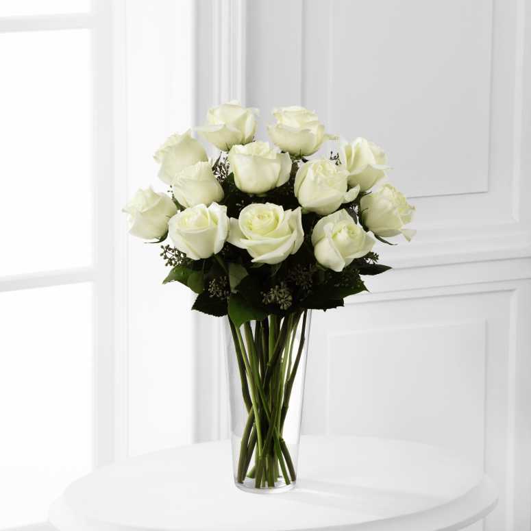 Bouquet of white roses in a clear glass vase