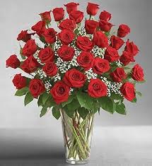 Bouquet of red roses in a clear glass vase
