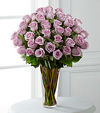 Bouquet of light pink roses in a clear glass vase