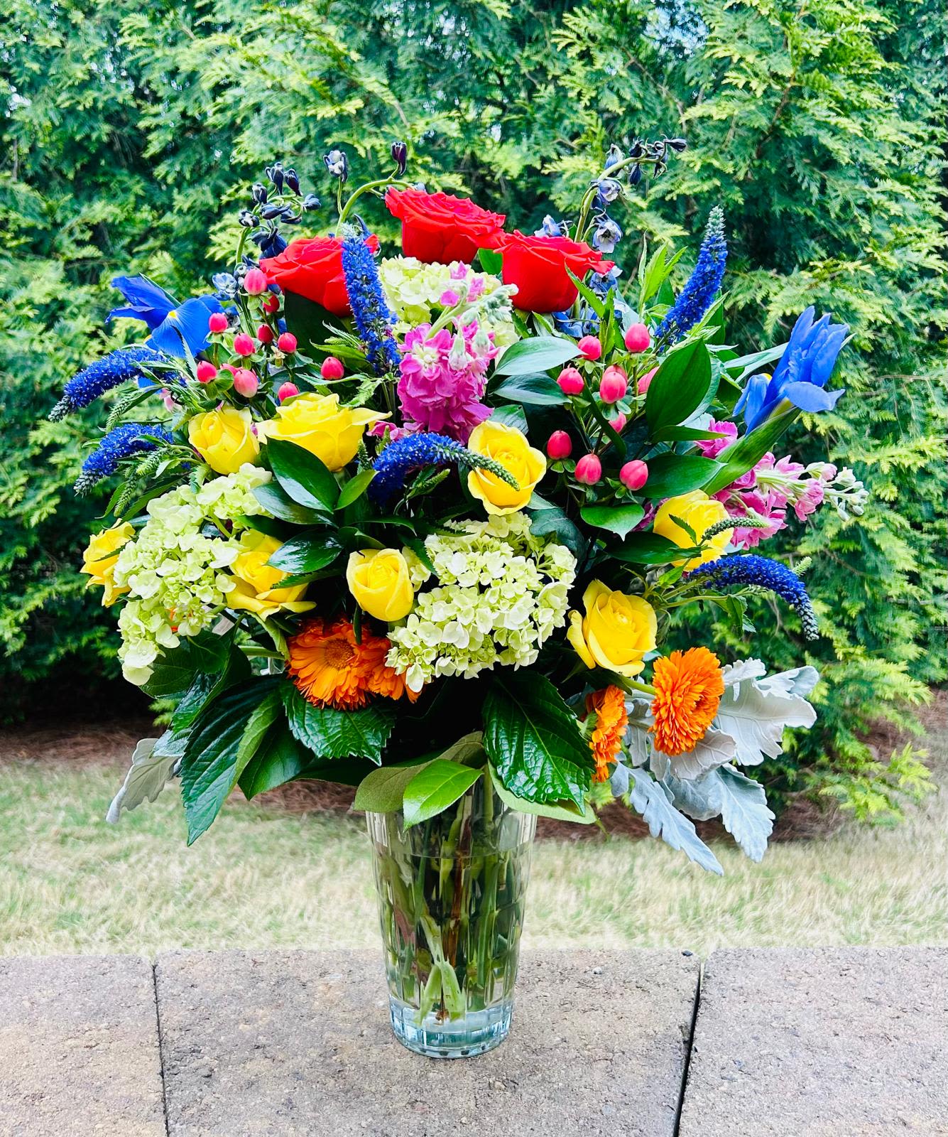Quinn - A refined blend of romance and elegance. Meticulously crafted with premium, hand-selected blooms, this luxurious arrangement is designed to elevate life’s most meaningful moments.  Crystal Clear Glass Vessel All Occasion  Place your Order Online Monday to Saturday before 1:00 p.m. (E.T.) for same-day delivery. “Orders received after hours will be delivered the next business day”. Check our coverage area. Occasionally, flowers and/or container substitutions happen due to weather, seasonality, and market conditions, which may affect availability. If this is the case with the gift you’ve selected, we will ensure that your arrangement's style, theme, and color scheme are preserved and will only substitute items of equal value or higher value.  CARE INSTRUCTIONS Keep the flower arrangement hydrated with natural water and change the water every two days. Do not spray any cleaning product on the flower arrangement. Do not place heavy objects directly on the flower arrangement. Keep flower arrangements out of direct sunlight and extreme heat.