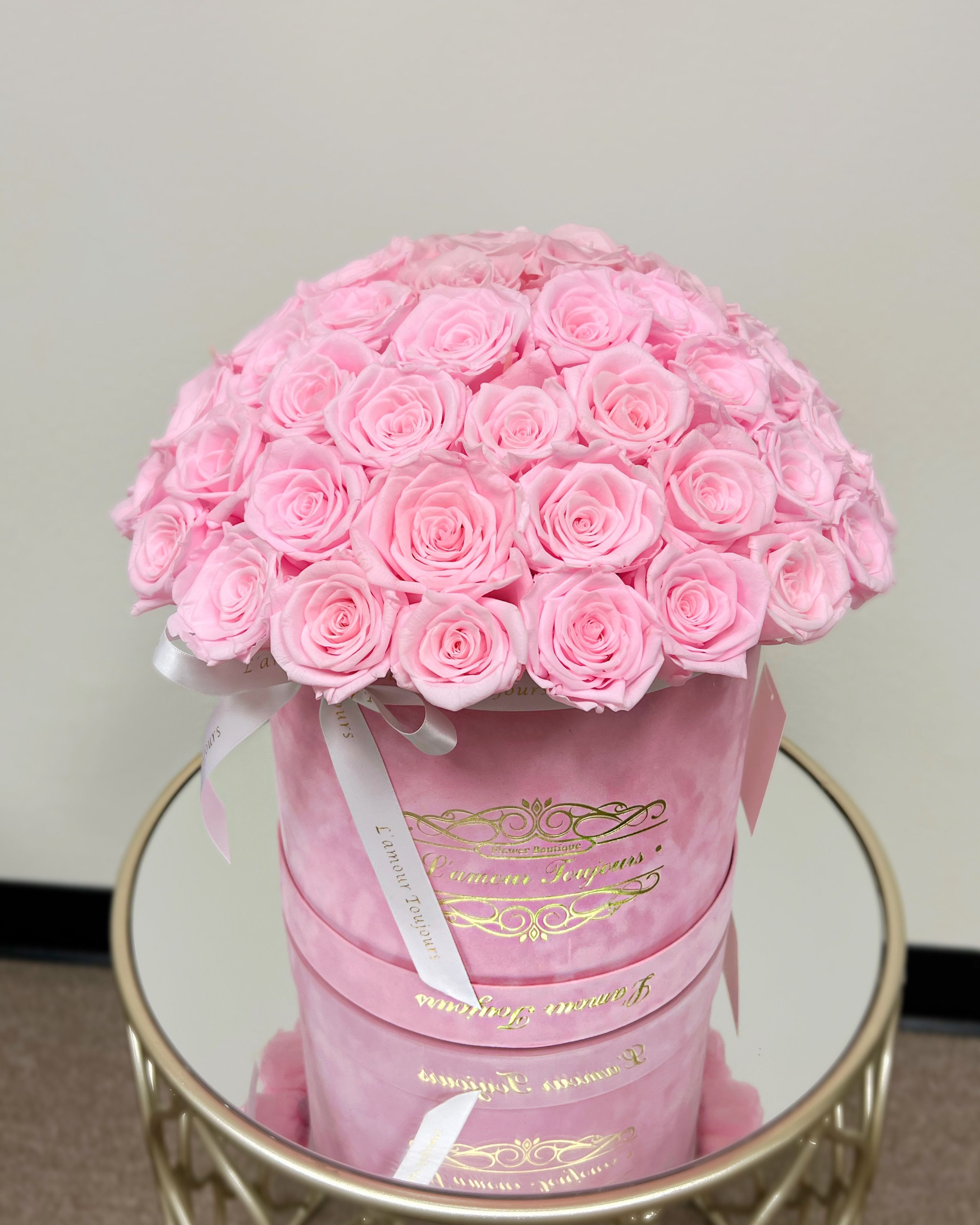 50 Everlasting pink roses - Everlasting roses are preserved real roses that last up to 3 years! By treating fresh roses with a unique method these roses become long lasting and keep their natural beauty, structure and softness. Make a statement with our exquisite Ecuadorian real roses that bring uniqueness and sophistication to life. Send stunning roses to your loved ones, a wife, a husband, a parent or a friend to let them know you remembered their special day. Zero maintenance required: Everlasting roses hold tenderness and a natural fresh look, with no maintenance required.
