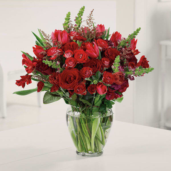 Red mixed bouquet in a clear glass vase