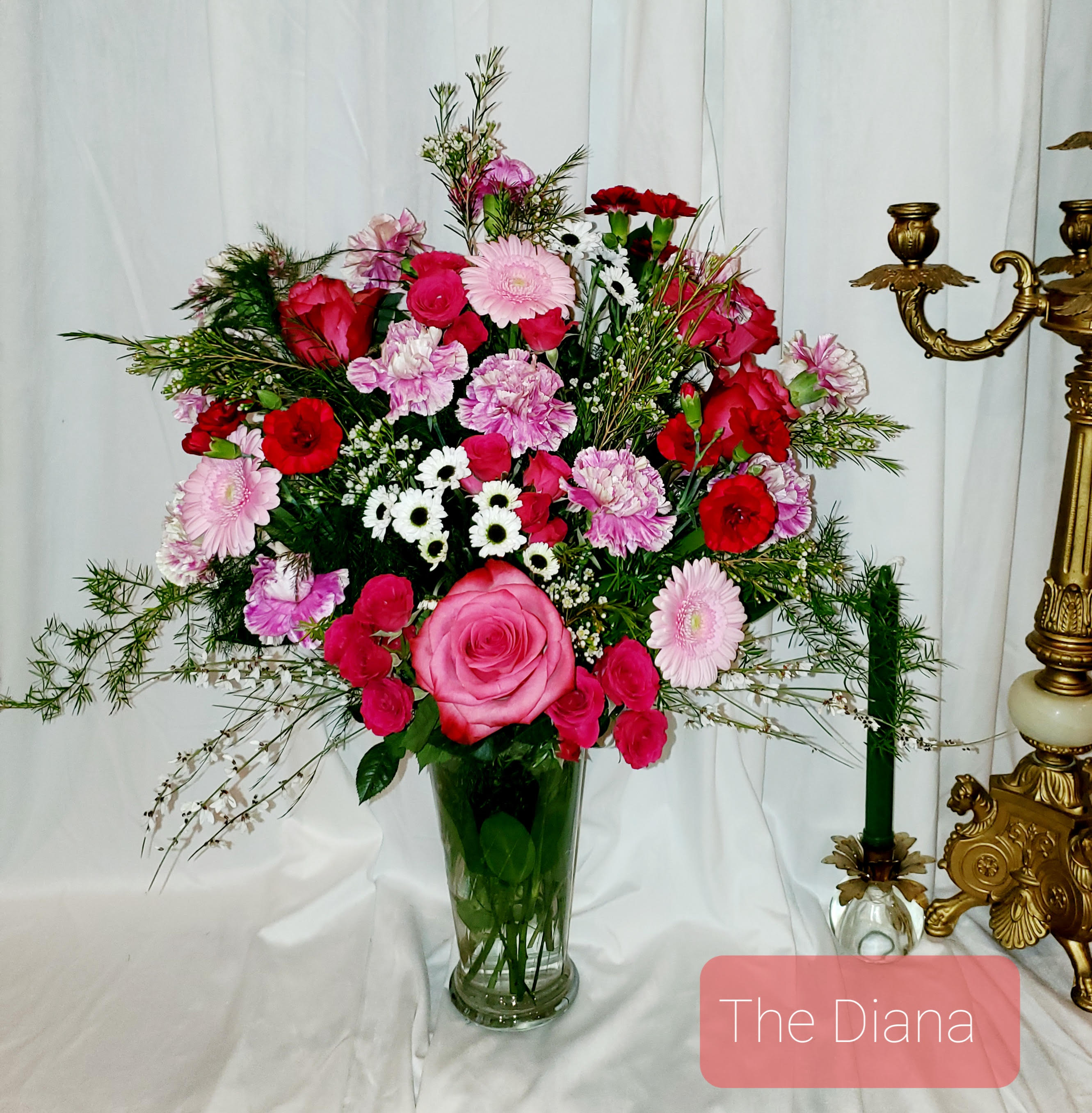 Pink and red mixed bouquet in a clear glass vase