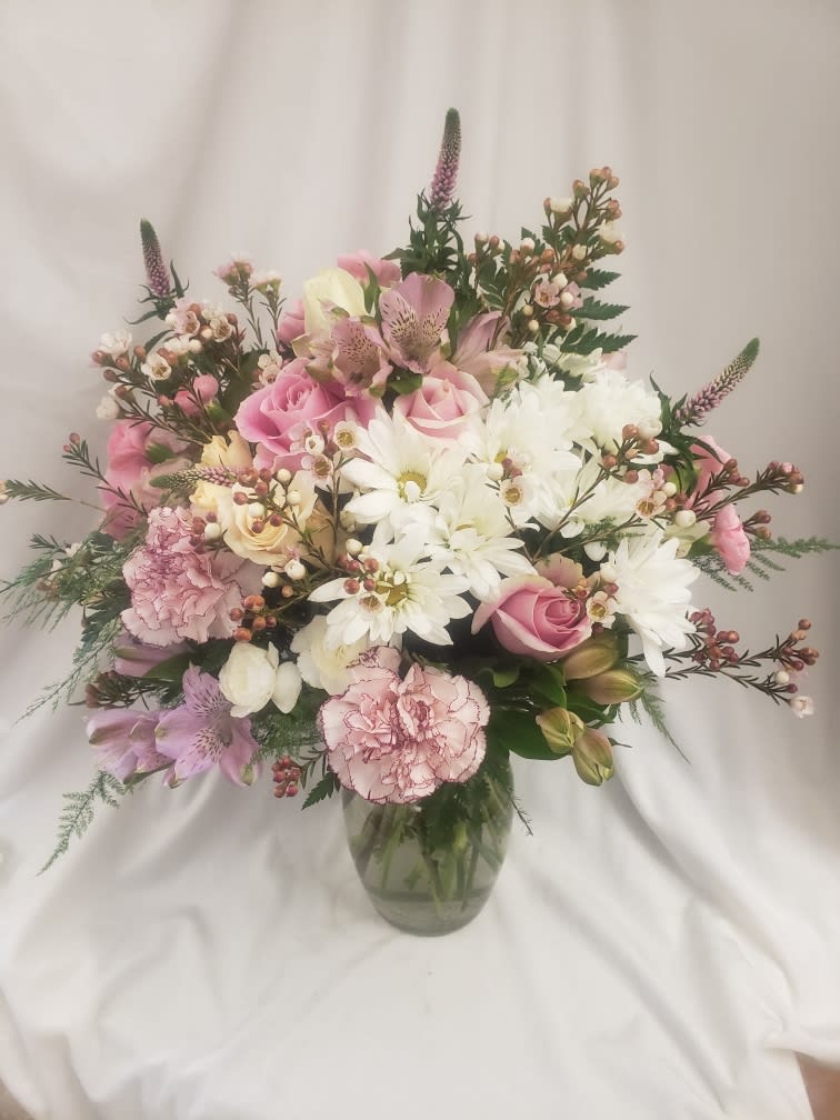 Pink and white mixed bouquet in a glass vase