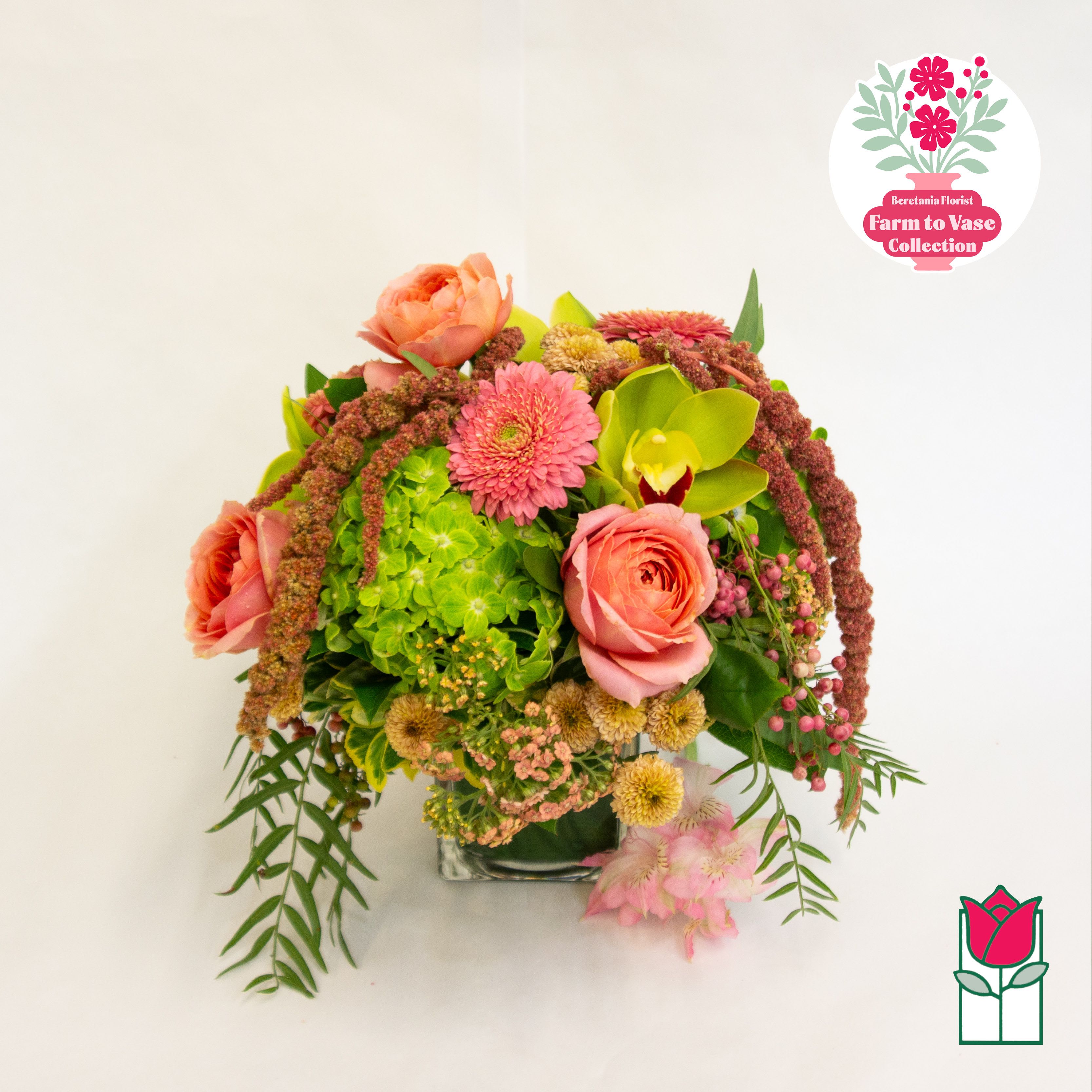 Mixed bouquet with pink and peach flowers in a clear vase