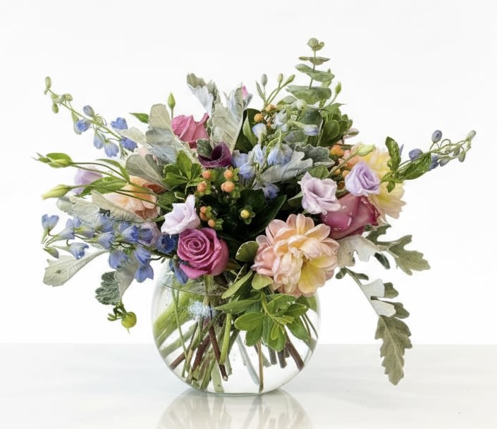 Mixed pastel bouquet in a clear glass vase