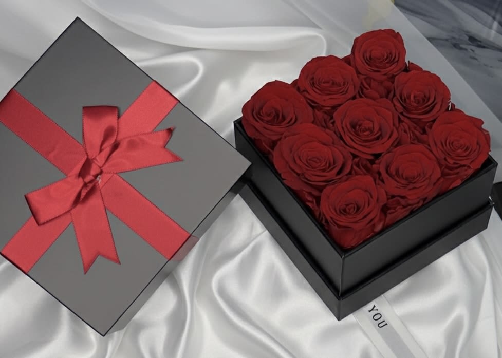 Eternal Red Luxury Square – Preserved Roses - A timeless symbol of passion and deep love.  Our Eternal Red Luxury Square showcases premium preserved red roses arranged inside a sleek black square box with elegant satin ribbon detailing. The classic red tone combined with the modern box design creates a perfect balance between romance and sophistication.  Preserved roses retain their natural beauty for months — even years — making this arrangement a powerful and lasting romantic gesture.  Ideal for anniversaries, romantic surprises, Valentine’s Day, or meaningful celebrations.  A refined expression of lasting love.