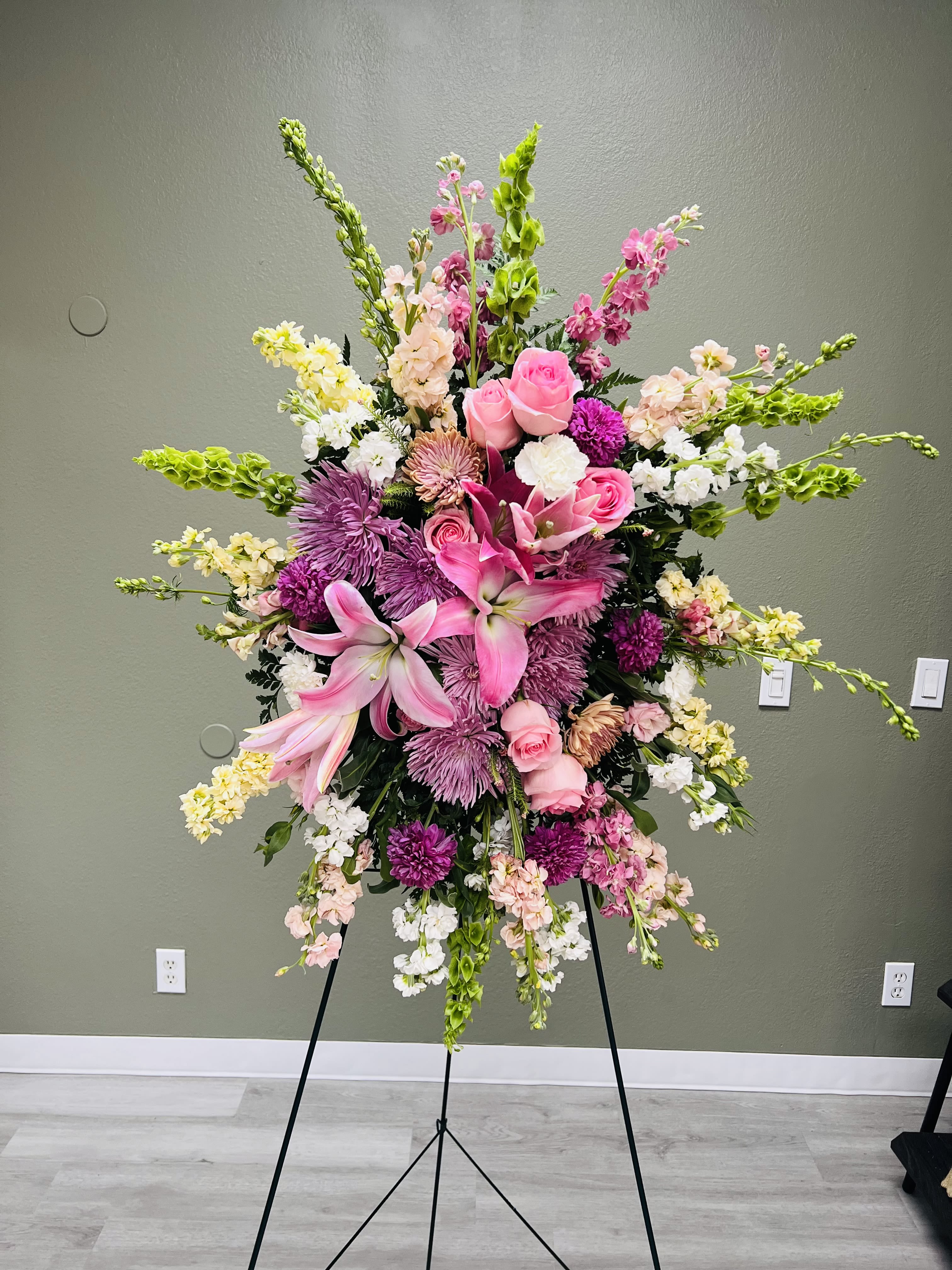 Standing Lavender Spray - Standing wreath including: rose, lily, gladiolus...