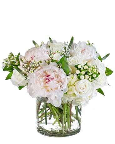 White and blush bouquet in a clear glass vase