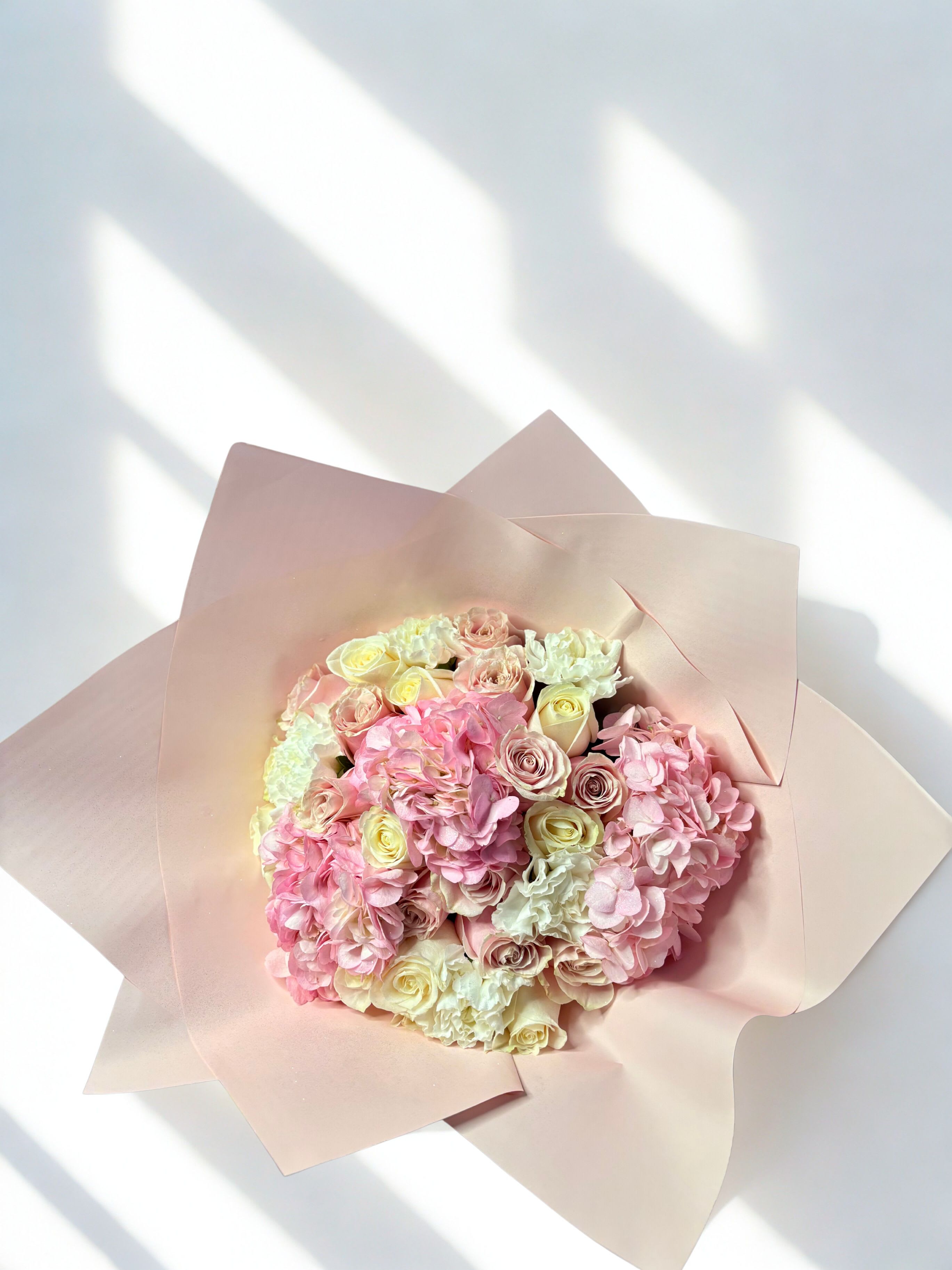 Hydrangeas bouquet  - Mixed flowers and hydrangeas bouquet 
