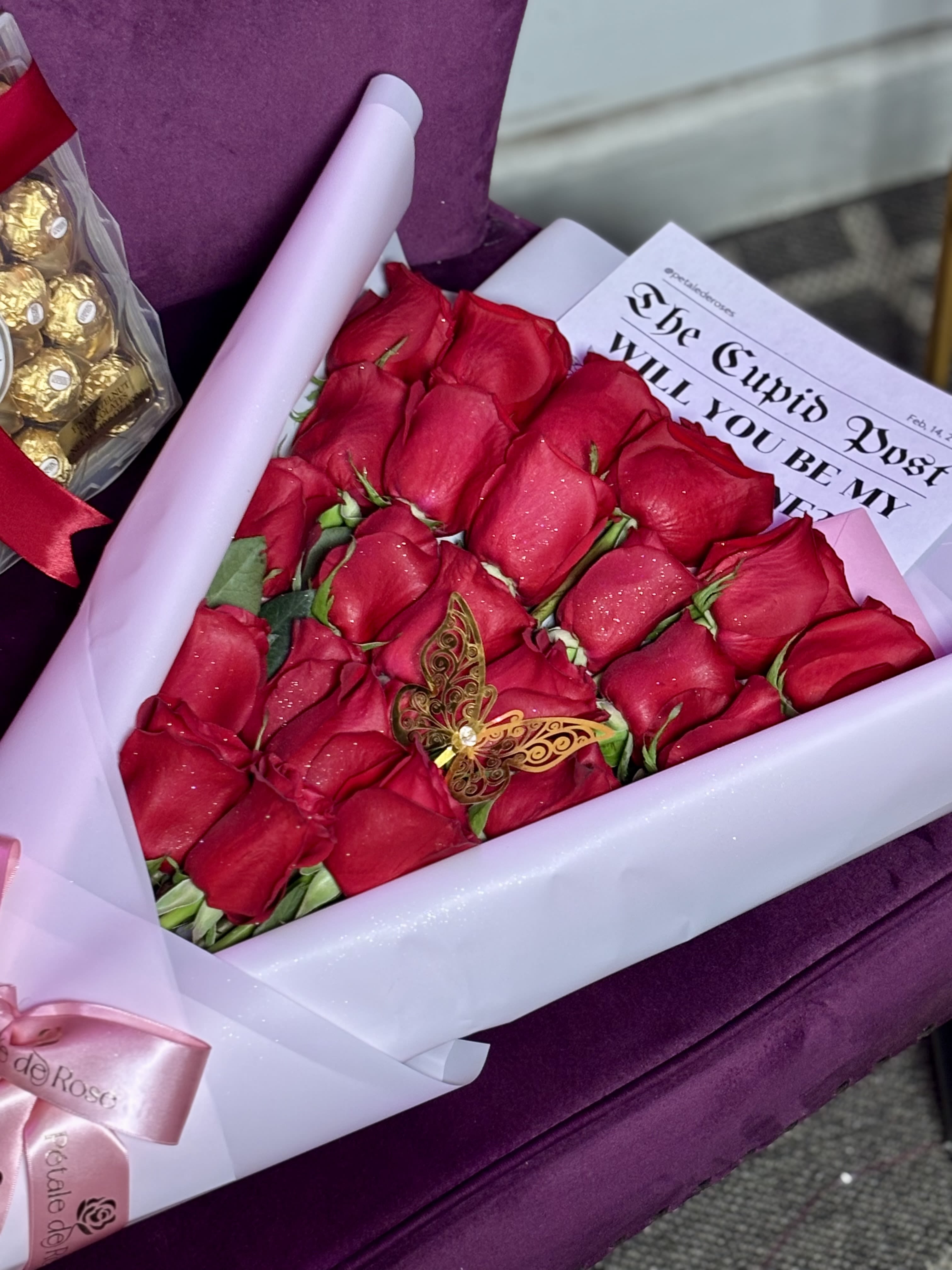  24 roses flat bouquet roses  - Enjoy 24 roses with beautiful wrapping paper…   “The Cupid Post” paper will be removed after Valentine’s Day season.    Handcrafted with love by Pétale de Rose  Same-day delivery available in Houston &amp; Katy