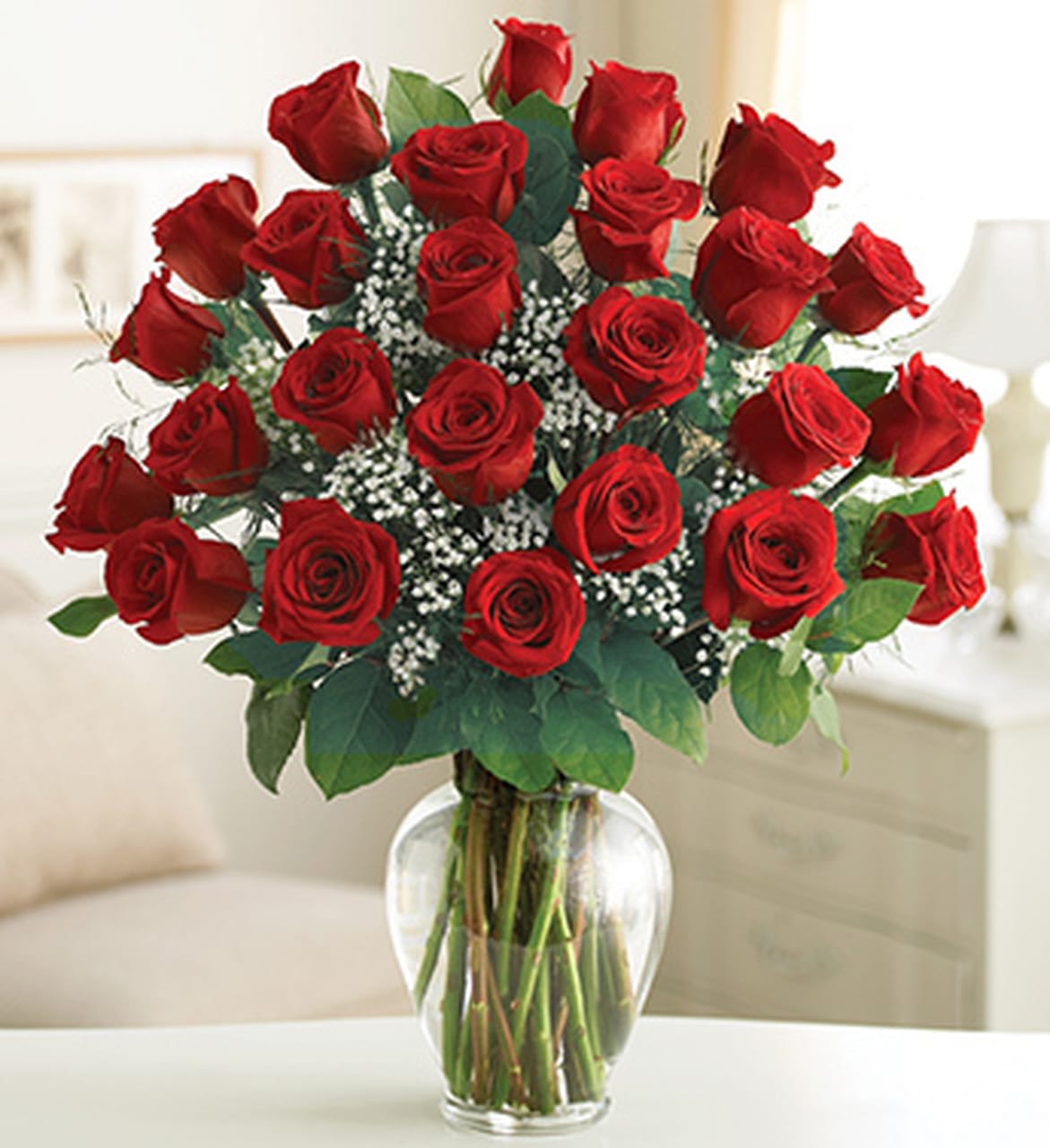 Bouquet of red roses in a clear glass vase