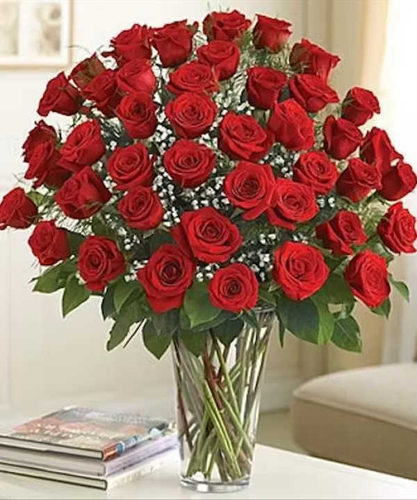 Bouquet of red roses in a clear glass vase