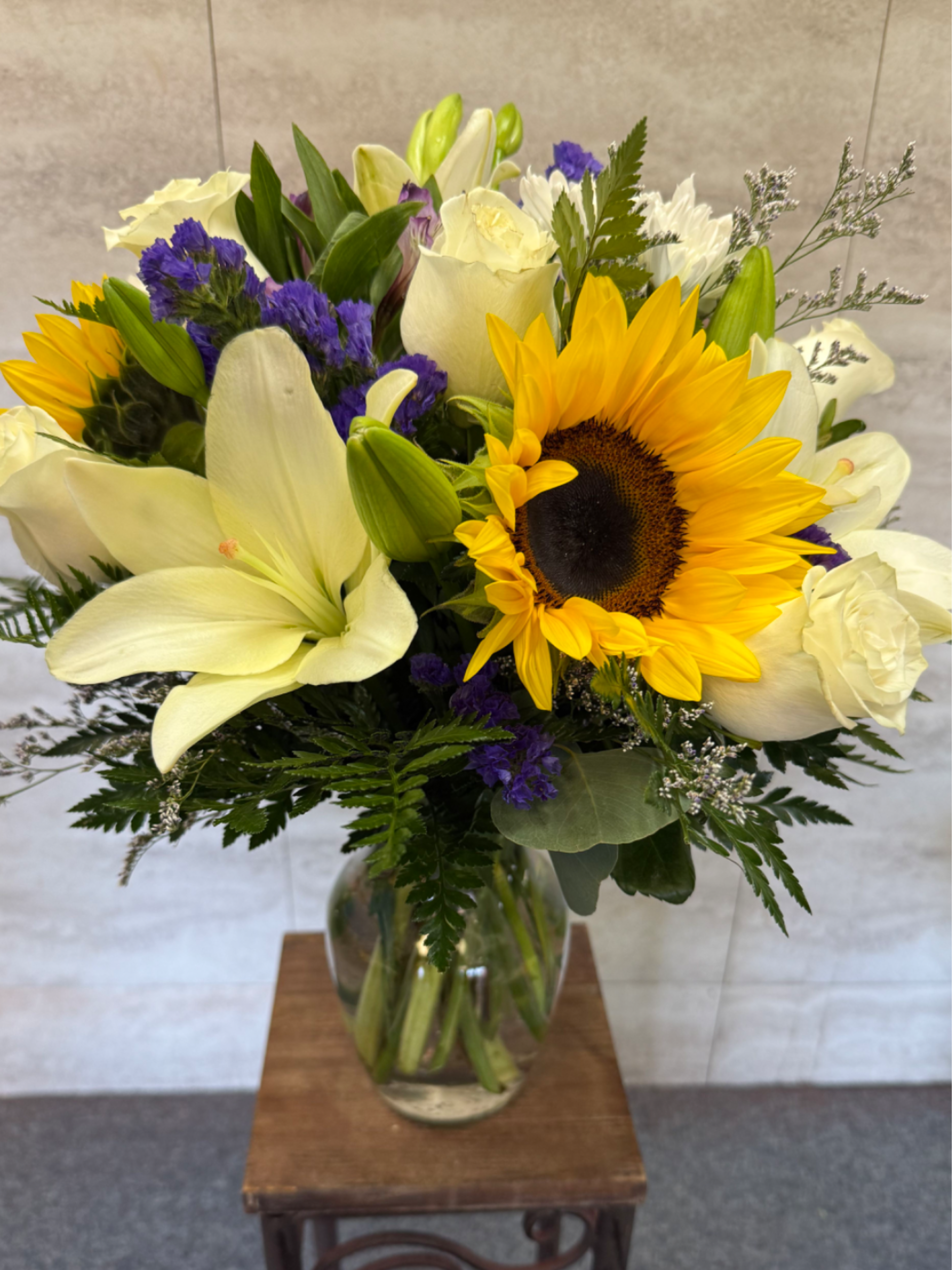 Sunshine - (ALL-ROUND) Sunflowers with an assortment of other flowers, giving it a soft color touch.