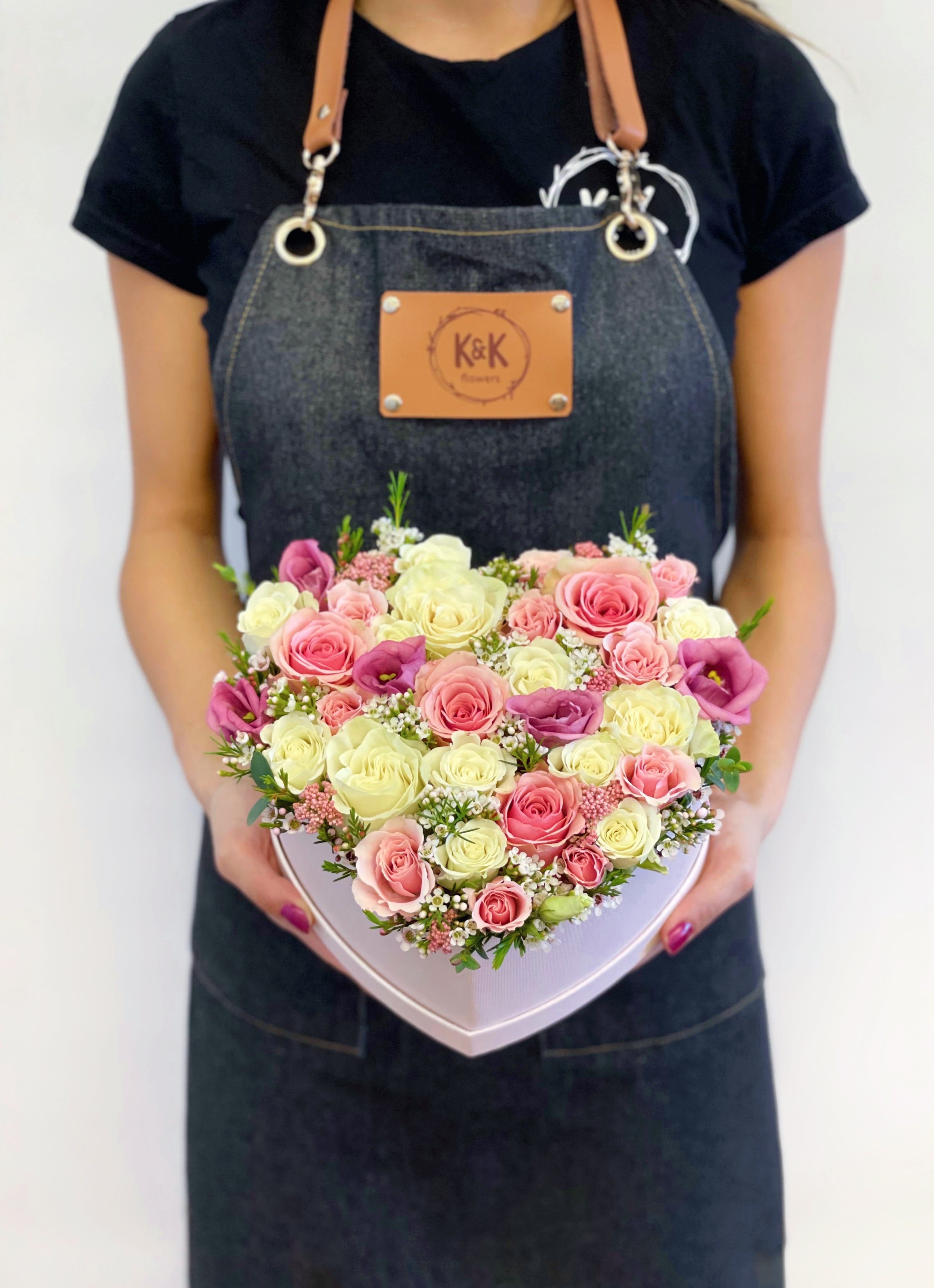  Heart arrangement Pink &amp; White - Mixed flowers, from romantic and gentle to an edgy and interesting look. If You want a bouquet with a twist, choose our flower boxes. We have wood boxes for rustic-looking arrangements or hat boxes for a more elegant look. It’s a beautiful and convenient way. Same with hearts. Flowers in boxes don’t need vases. That makes it perfect for transportation and keeping flowers hydrated and secure.