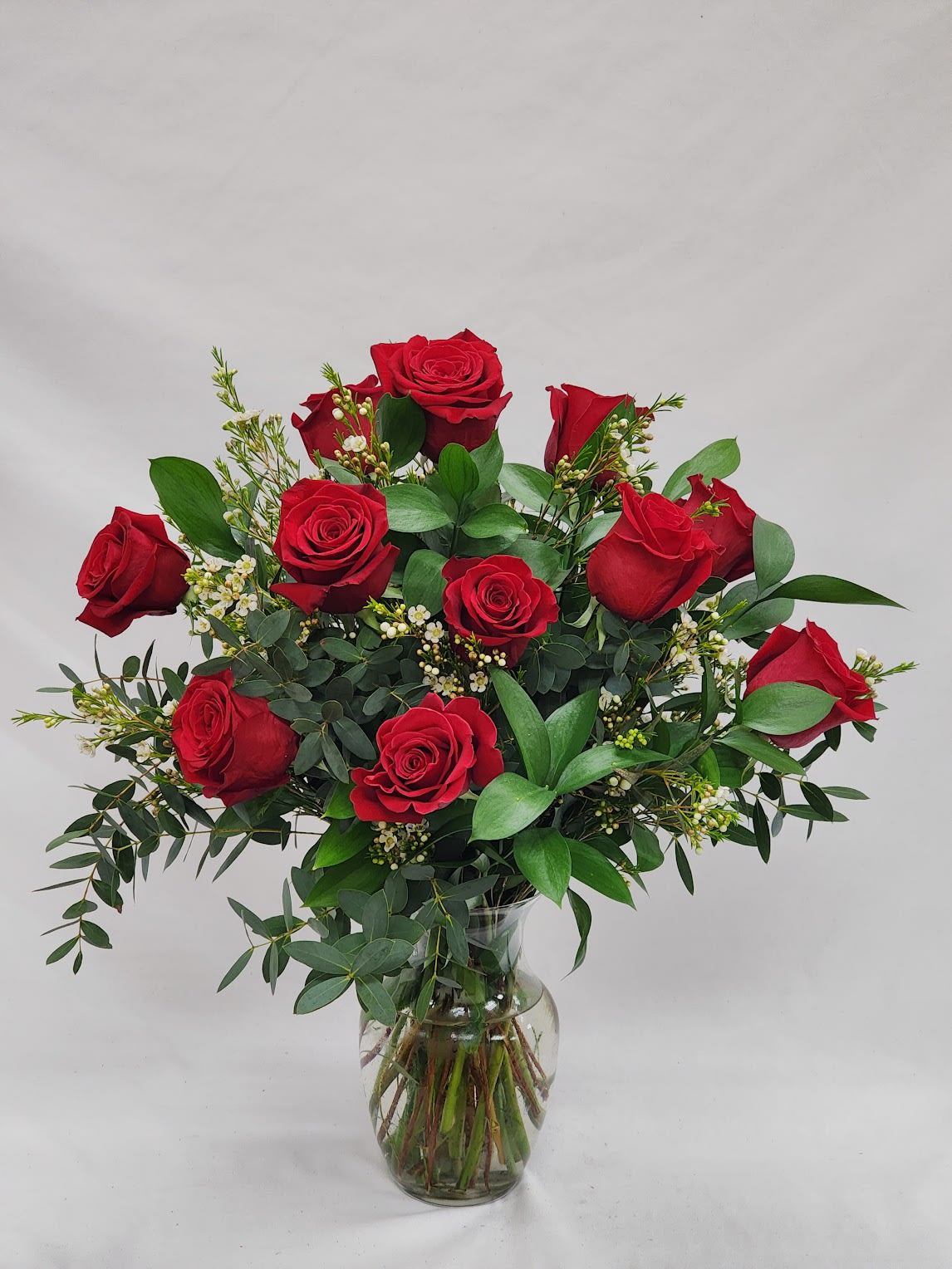 Bouquet of red roses in a clear glass vase
