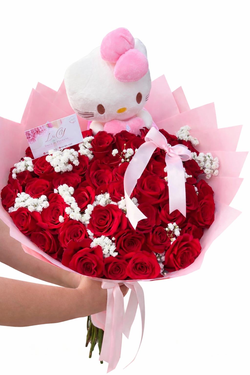 Hello Kitty Love Bouquet - Encantador y romantico ramo compuesto por rosas rojas frescas de alta calidad. Incluye un adorable peluche estilo hello kitty que aporta un toque tierno y especial convirtiendolo en el regalo perfecto para sorprender a sea persona especial.