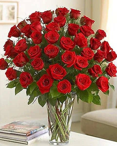Bouquet of red roses in a clear glass vase