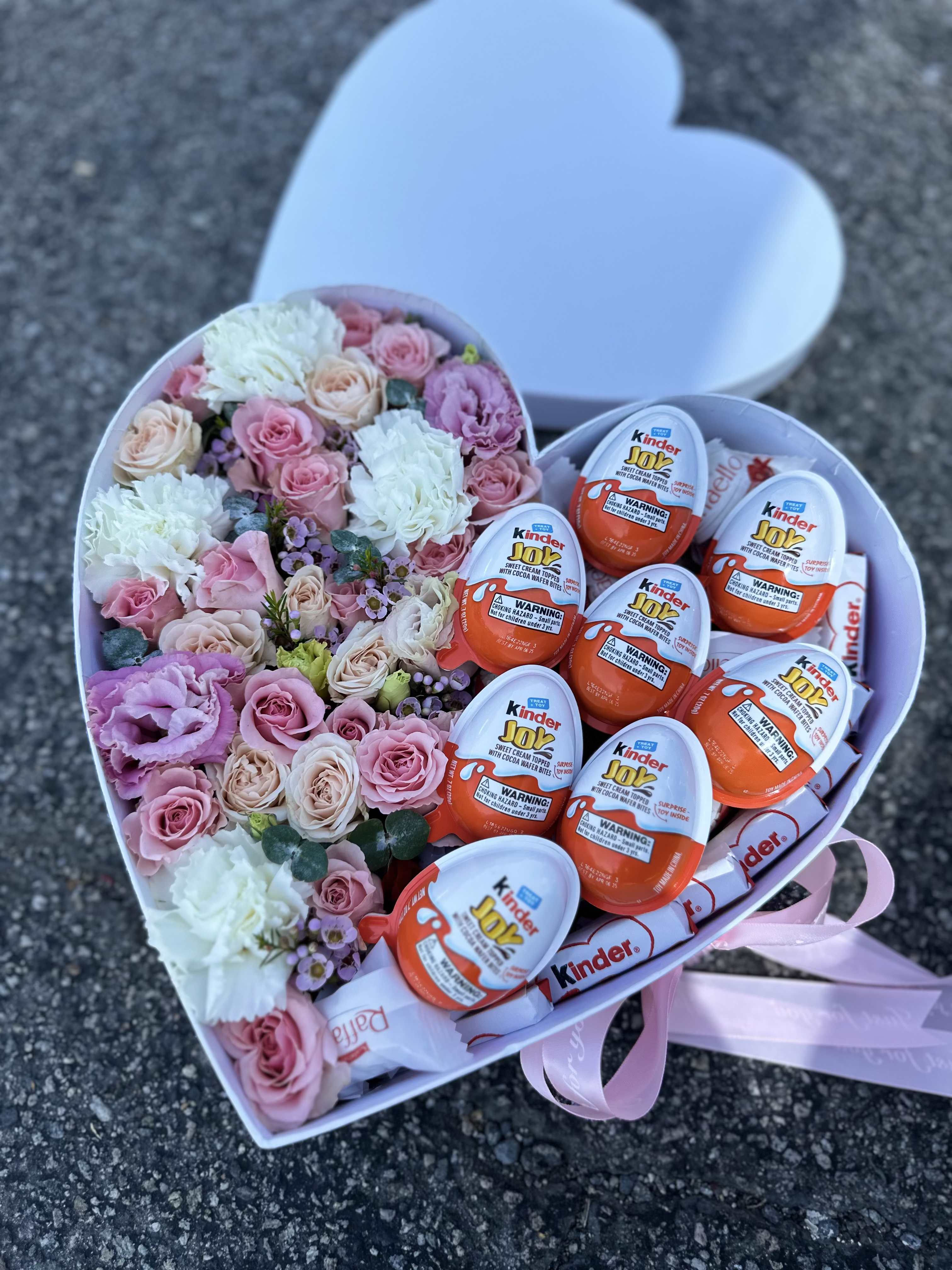 Sweet dreams - Romance and joy in one box! One half features a delicate floral arrangement, the other — everyone’s favorite Kinder treats. It’s the perfect gift to delight both the heart and the sweet tooth.  This box says: “You’re the sweetest part of my life.”   Favorite sweets are layered to enjoy this delicious moment. In the composition, kinder bueno mini, kinder schoko bons, kinder chocolate, kinder surprise eggs.