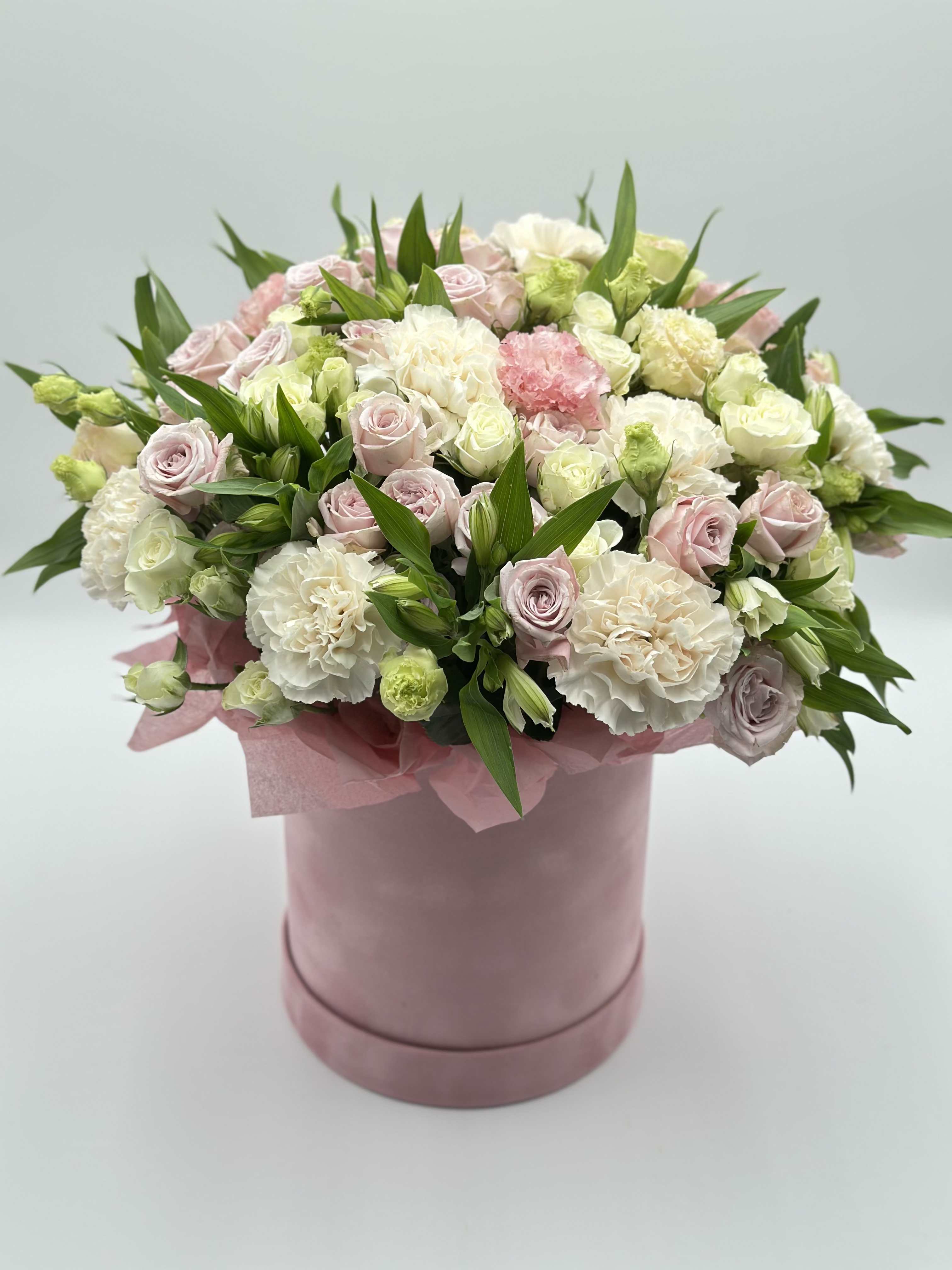 Pink and white bouquet in a round pink box