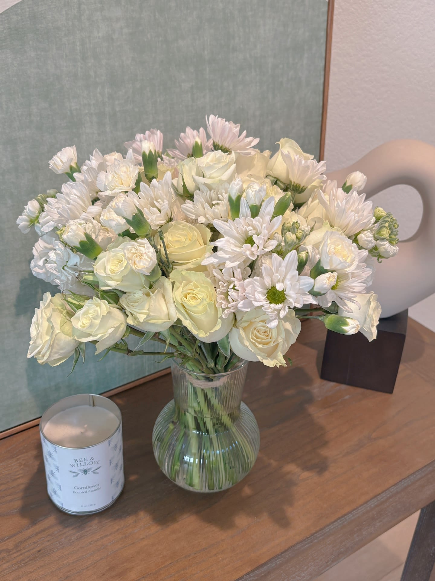 Classic Bouquet in Vase - Classic Bouquet in Vase, other colors are available upon request.