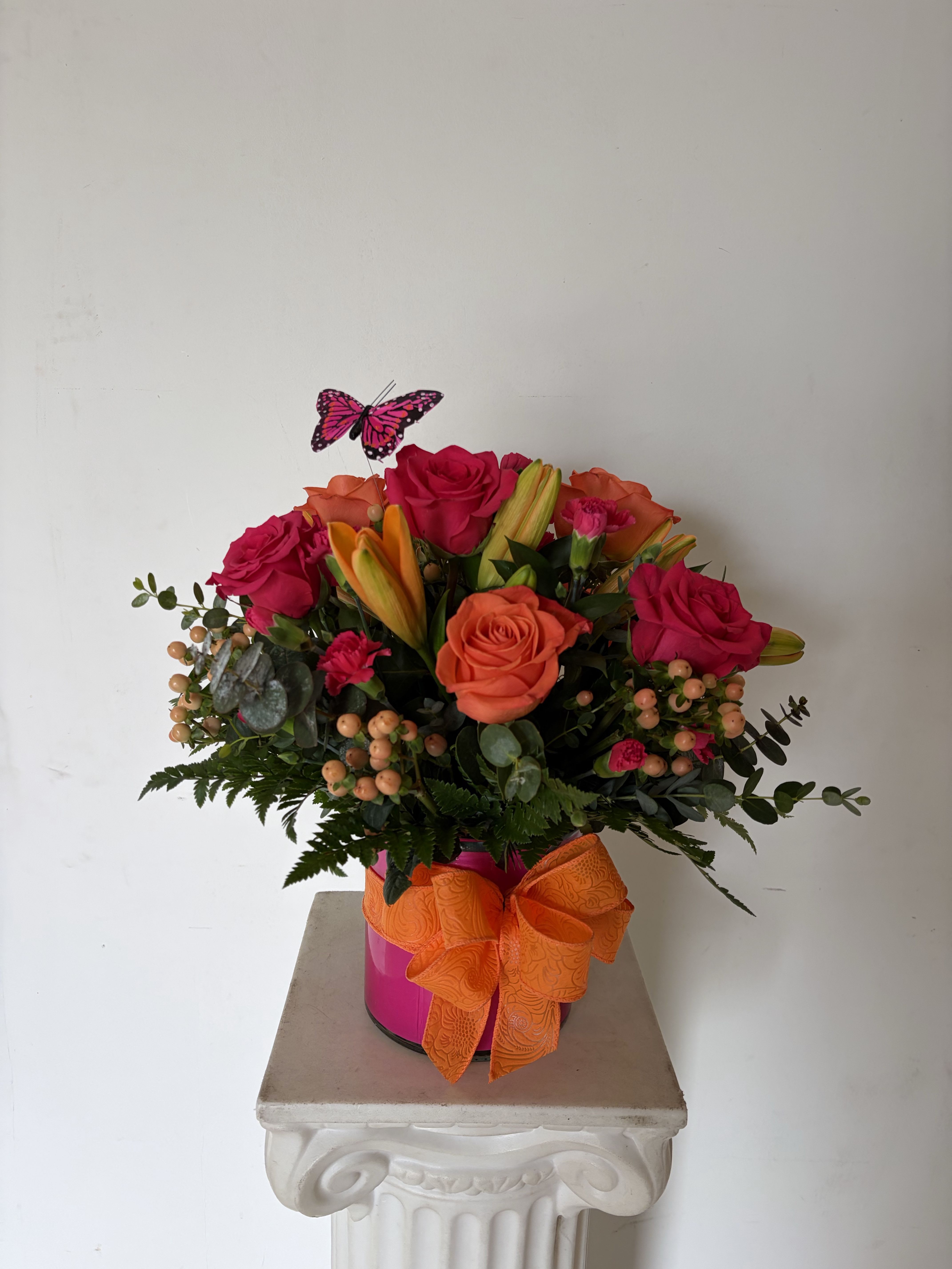 HOT MOMMA  - BEAUTIFUL ASSORTMENT OF FRESH BL0OMS  HOT PINK AND ORANGE