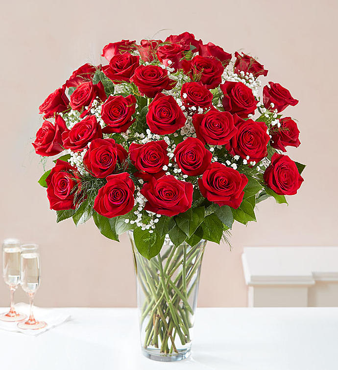 Bouquet of red roses in a clear glass vase