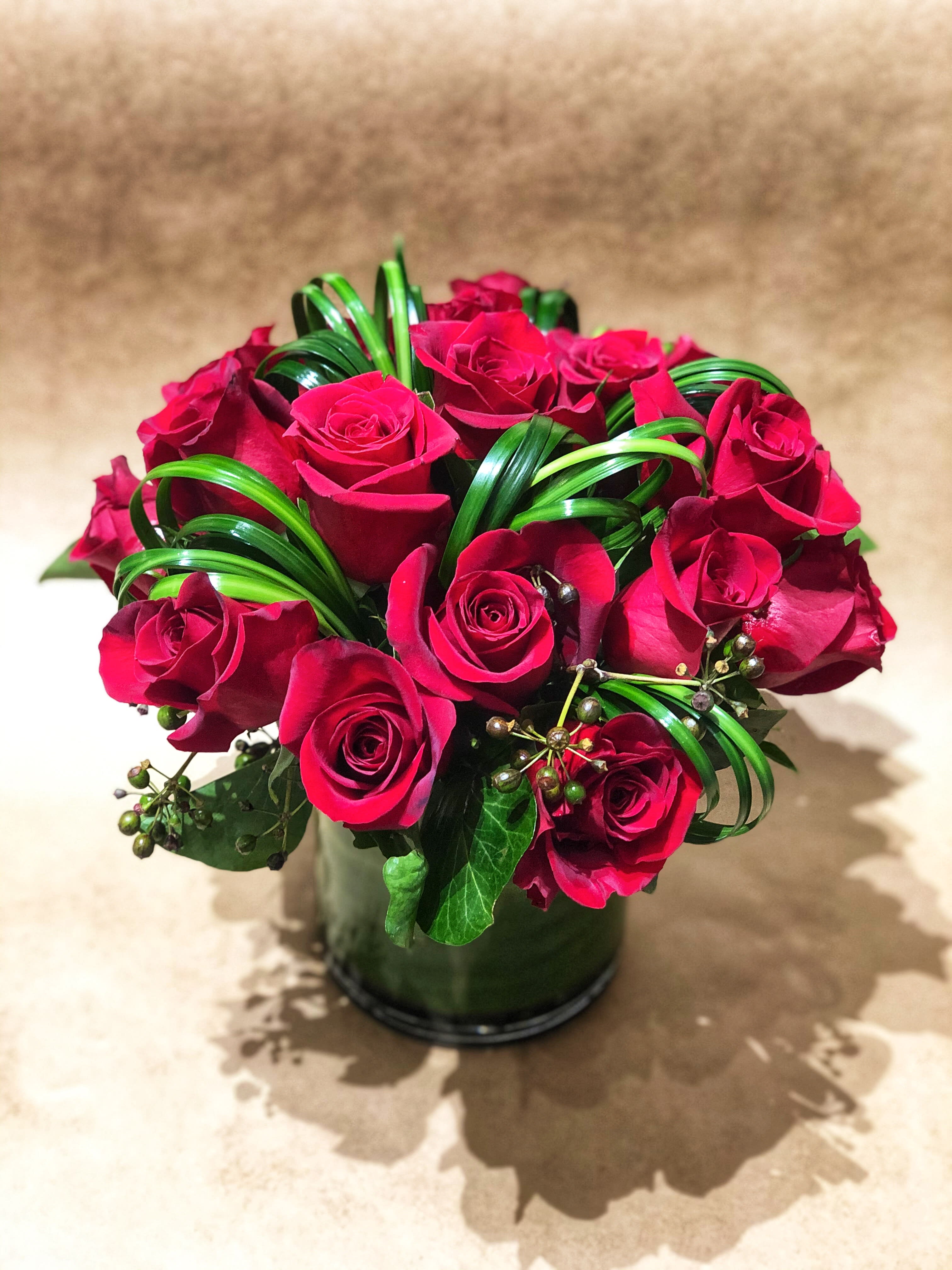 Bouquet of red roses in a green vase