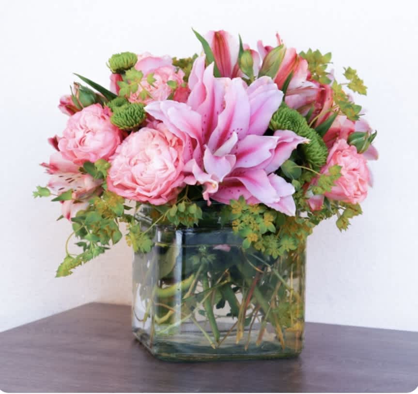 SYDNEY BOUQUET - One of our most popular bouquets, the Sydney is a pink and green flower arrangement in a glass cube vase. This design of pink lilies and roses is perfect for any occasion! SKU: FSF-7 