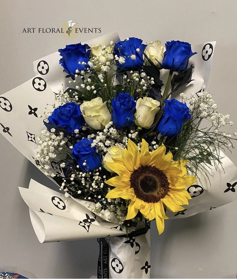 Bouquet of blue and cream roses with a sunflower