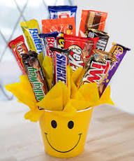 CANDY BAR BOUQUET - WHO DOESNT LIKE CHOCOLATE