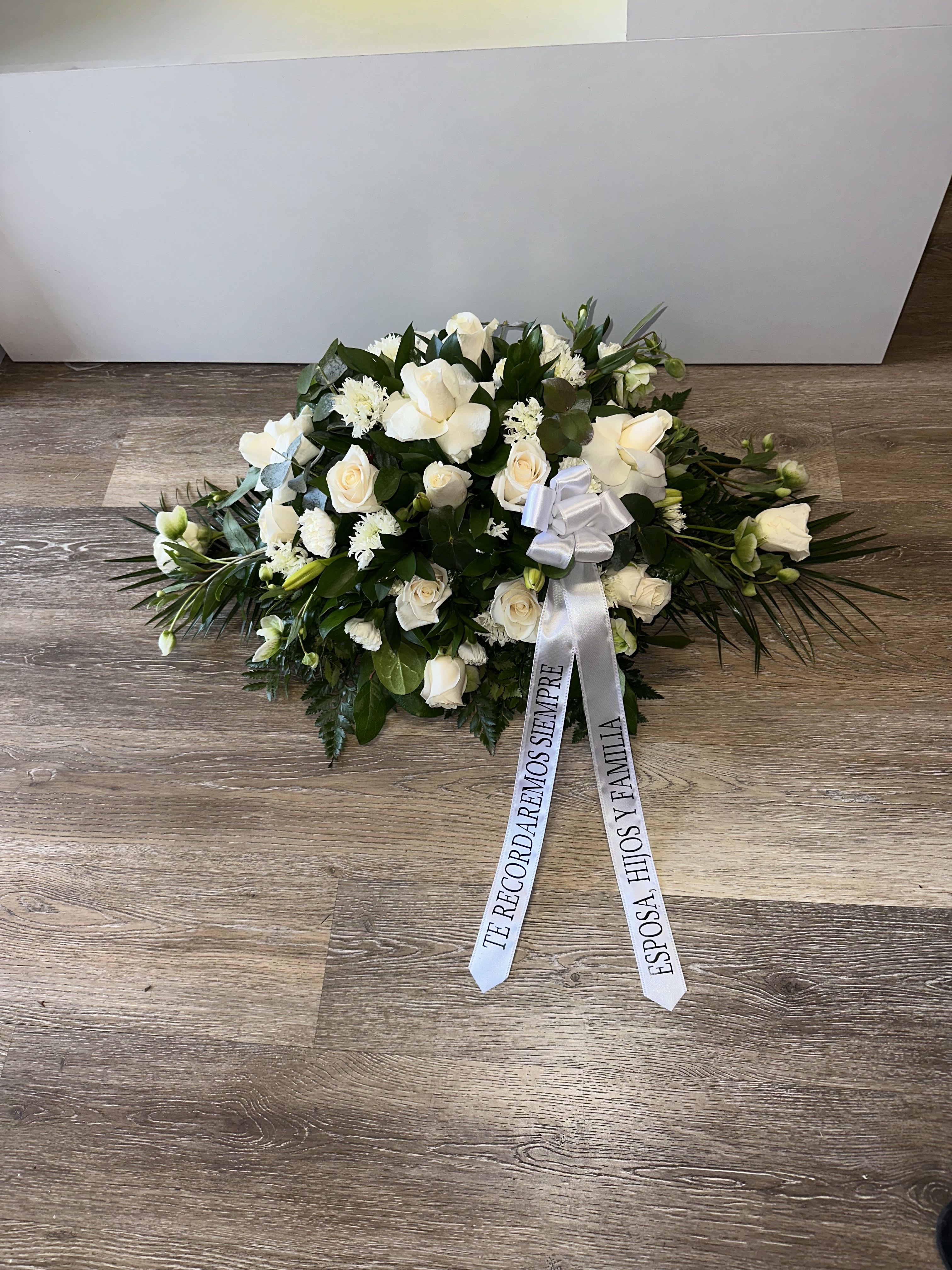 FUNERAL CASKET WITH VARIETY OF FLOWERS IN WHITE COLOR AND PERSONALIZED RIBBON - FUNERAL CASKET WITH VARIETY OF FLOWERS IN WHITE COLOR AND PERSONALIZED RIBBON