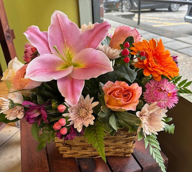 Coffee Break - Ok, so today you began your morning realizing it's your friend's birthday or you need to send a get well gift to your Aunt.   Whatever the occasion, you need something lovely, not too expensive and delivered same day. No problem!! Order this beautiful, cheerful and bright basket of beauty and then take a COFFEE BREAK yourself! This design has been very popular as we just started offering it online.  Order one....then have your latte, iced coffee or green tea! 