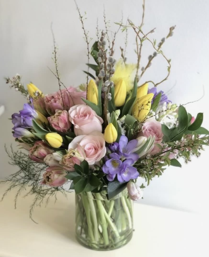 Spring Sentiment - This arrangement provides a lovely spring sentiment!