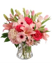 Pink and red mixed bouquet in a clear glass vase