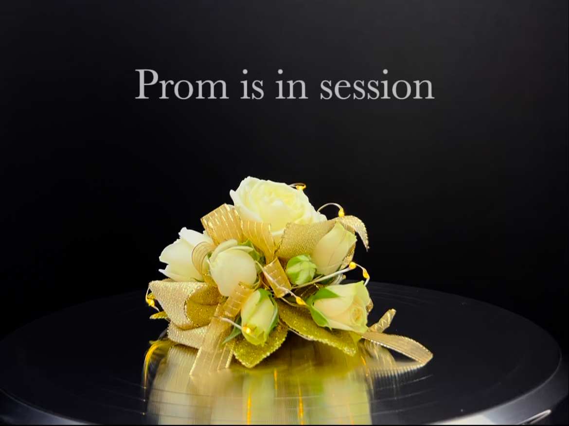 Corsage | Sunset  - Enchanting corsage with golden lights that can be turned on and off.